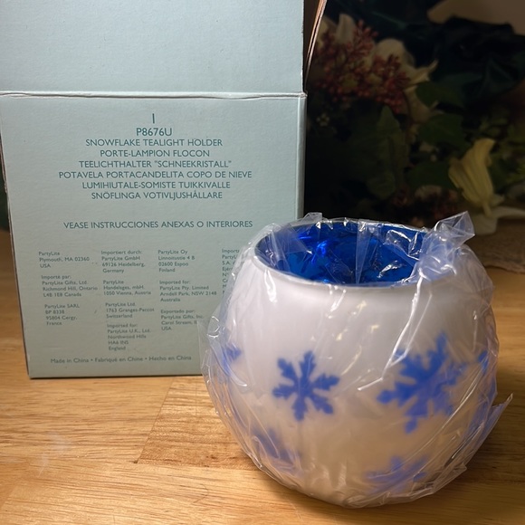 PartyLite snowflake tea light holder - Picture 2 of 2